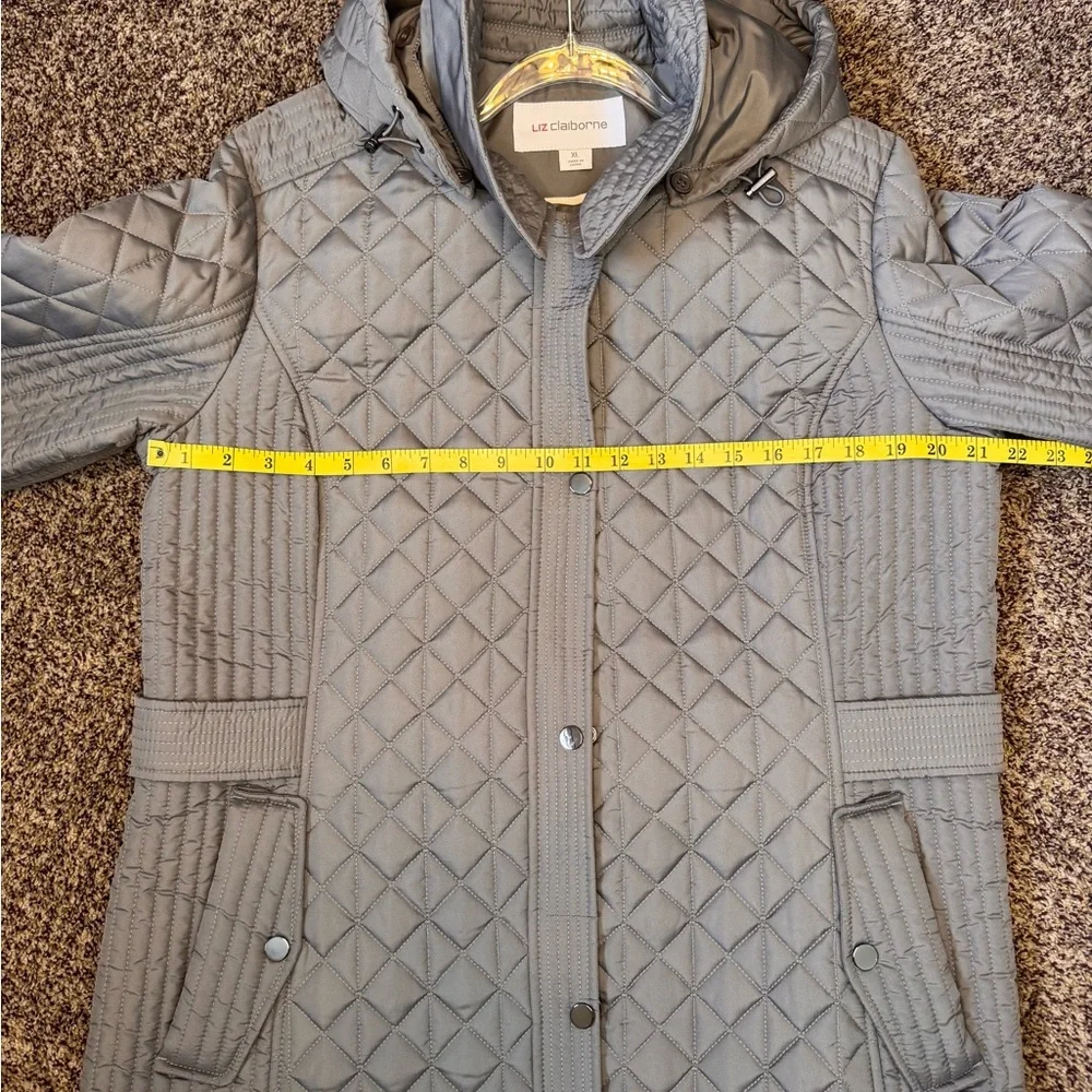 Liz Claiborne Quilted Puffer Jacket in Light Gray, Size XL, Zipper, Button, Hood - Picture 12 of 16
